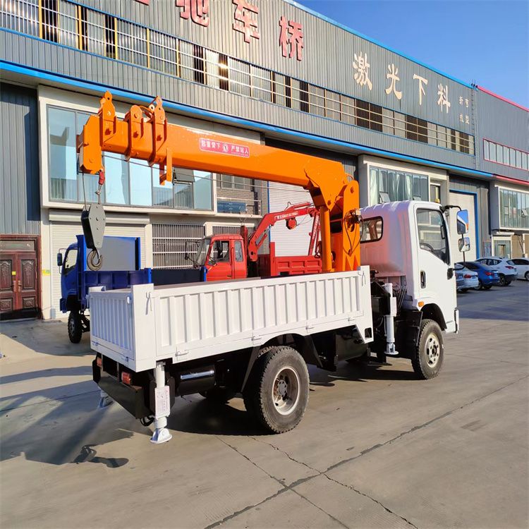 多伦县三轮随车吊定制 农用改装机自备吊中瑞长期出售